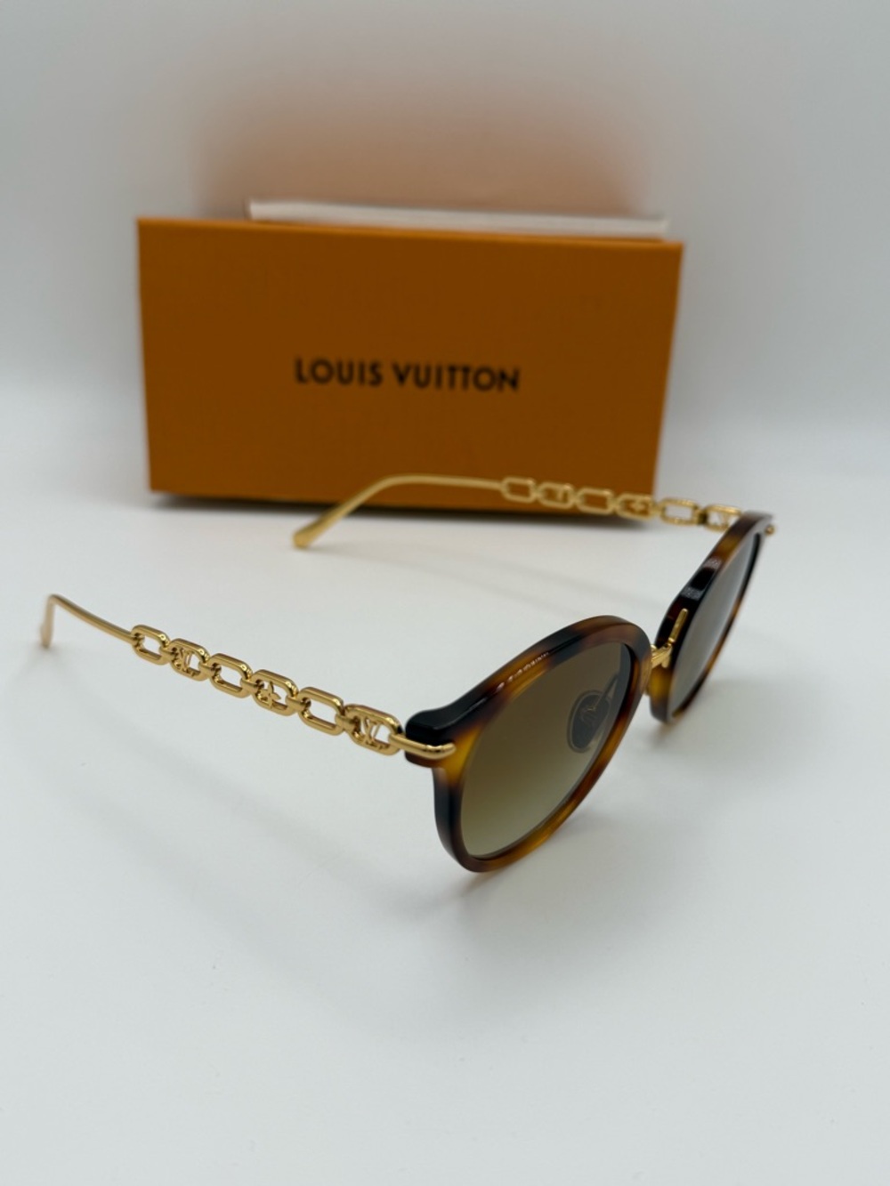 Louis Vuitton My LV Chain Two Round Sunglasses - Picture 5 of 17